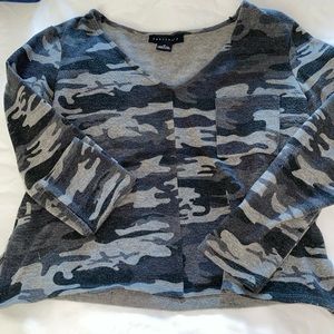 Sanctuary Black and Gray Camouflage-Print Long Sleeve